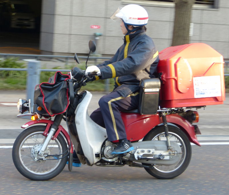 郵便局の車両の画像
