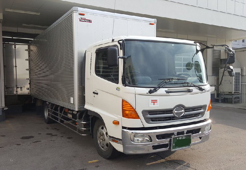 郵便局の車両の画像